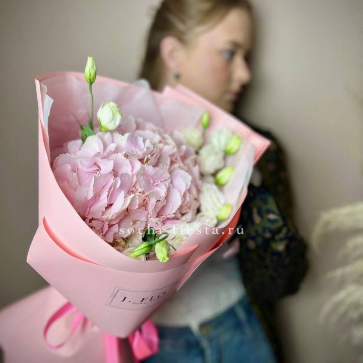 Букет с гортензией №2 в Великом Новгороде