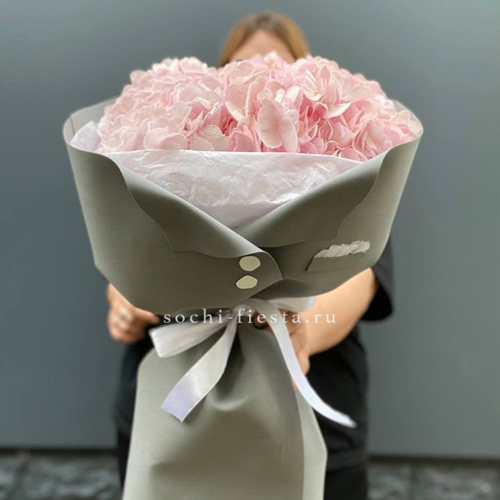  Букет  пиджачок из 5 гортензий в Великом Новгороде