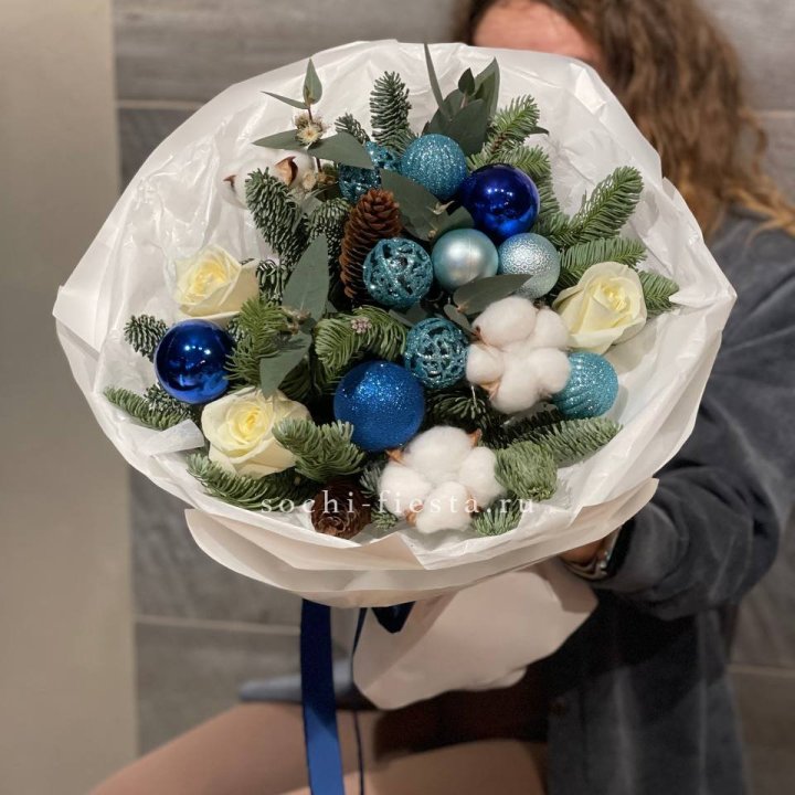 Новогодний букет "Синий иней" в Великом Новгороде