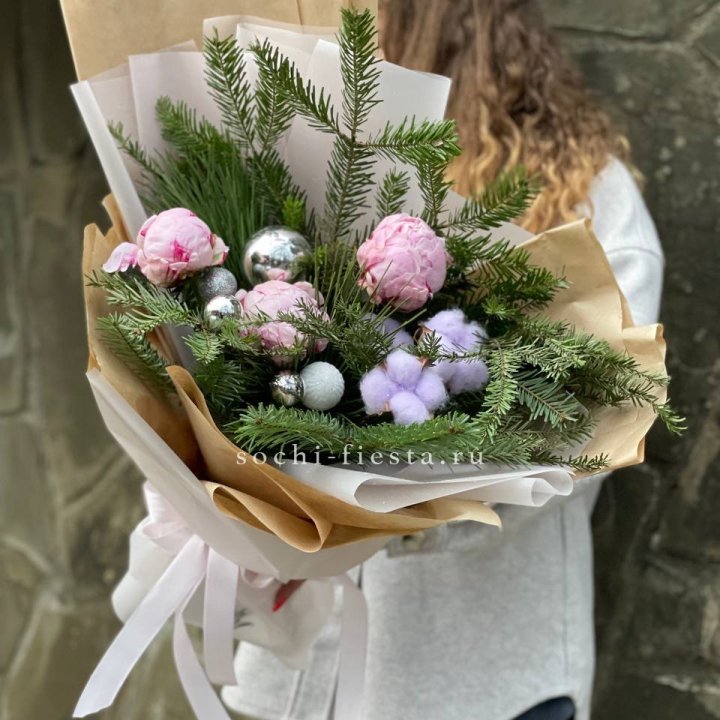 Новогодний букет с пионами  в Великом Новгороде