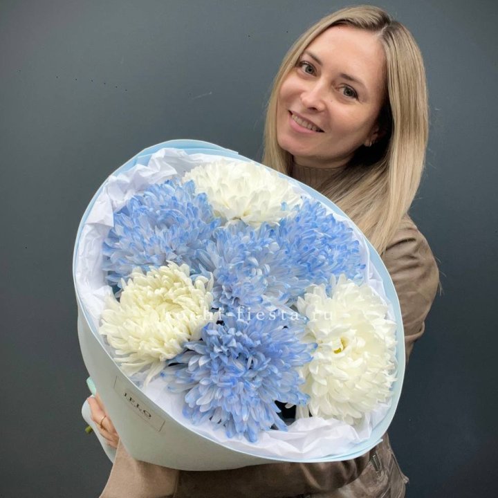 Букет из 7 хризантем  в Великом Новгороде