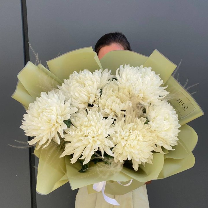 Букет одноголовых хризантем  в Великом Новгороде