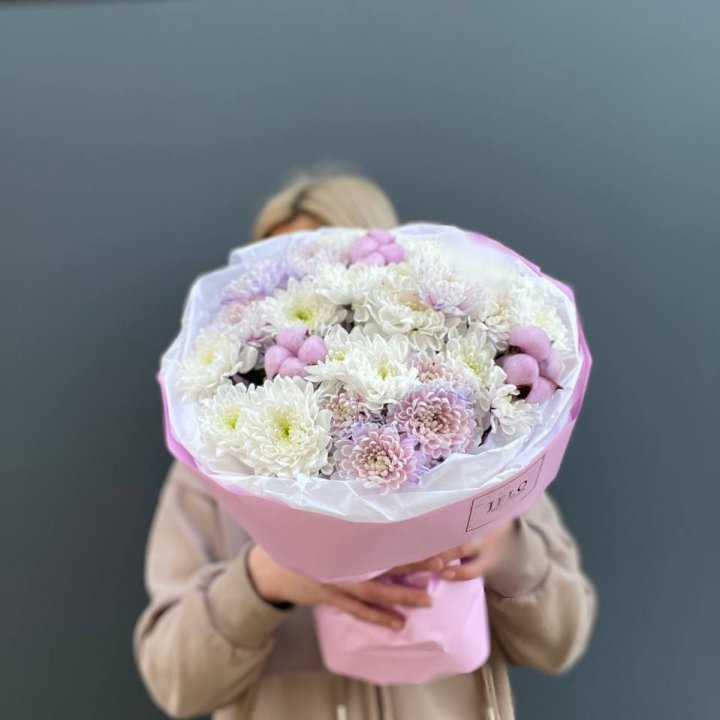 7 нежных хризантем в Великом Новгороде