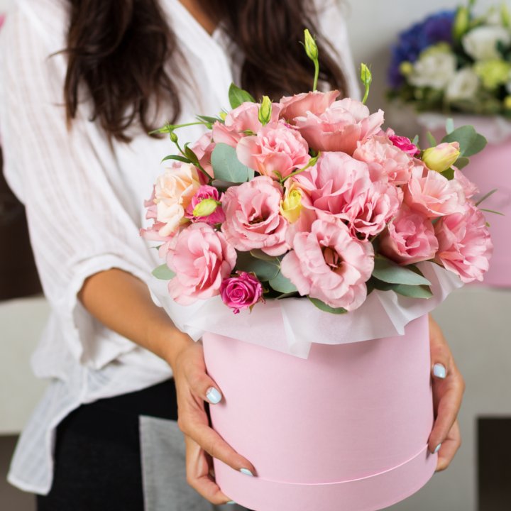 Эустома в шляпной коробке в Великом Новгороде