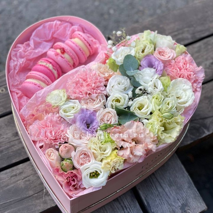 Бокс-сердце с макарон "Пинк" в Великом Новгороде