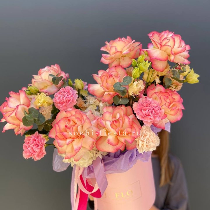 Бокс нежный с розами в Великом Новгороде