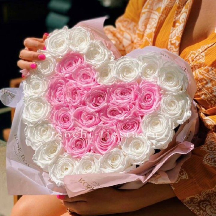 Бокс сердце с розами №2 в Великом Новгороде