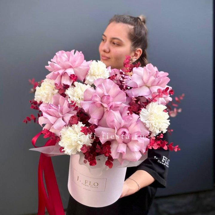 Бокс с французскими розами "Вела вита" в Великом Новгороде