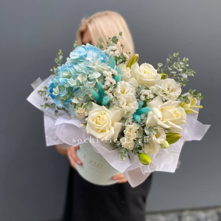 Цилиндр в голубых оттенках №1 в Великом Новгороде