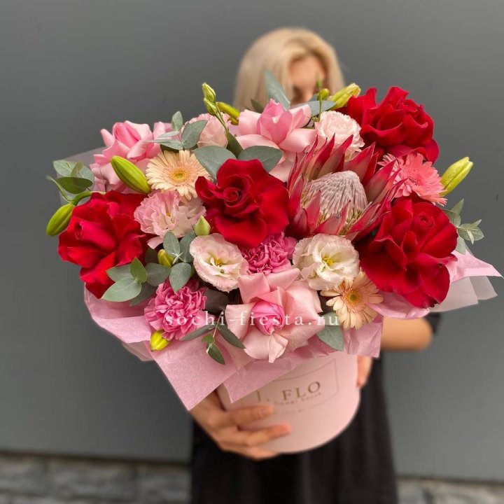 Коробка "Краски солнца" в Великом Новгороде