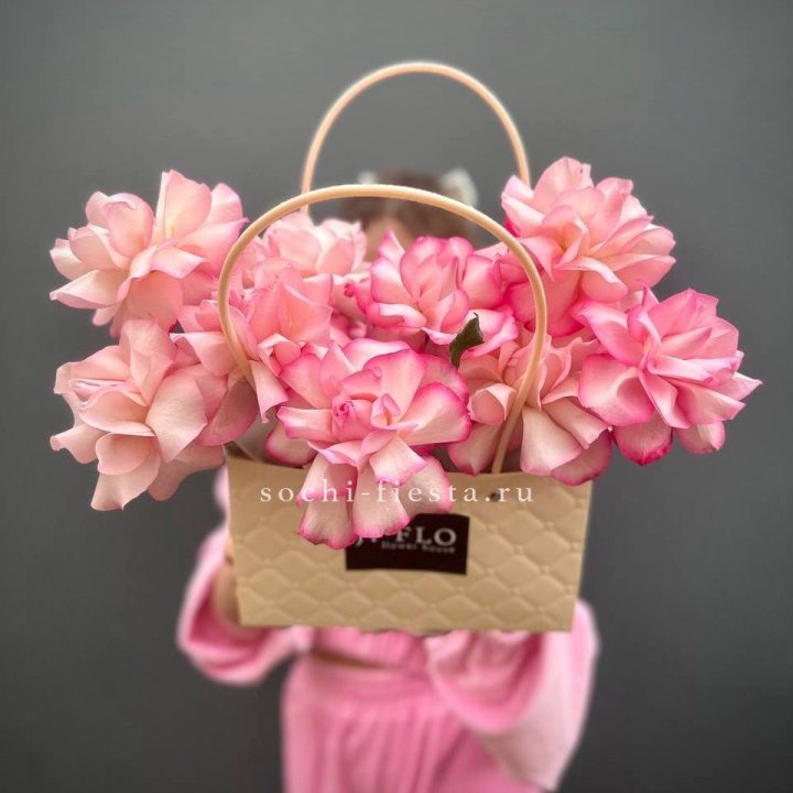 Сумочка розовых роз Венди в Великом Новгороде