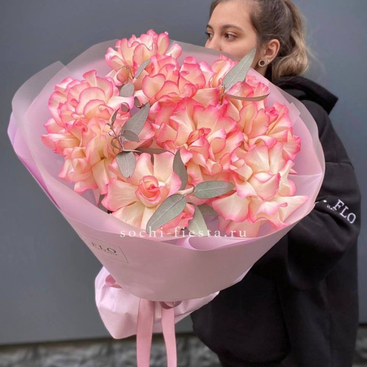 9 французских роз Джумилия в Великом Новгороде