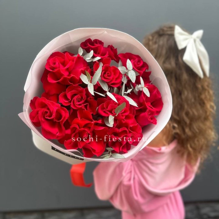 11 Красных французских роз с доставкой в Великом Новгороде