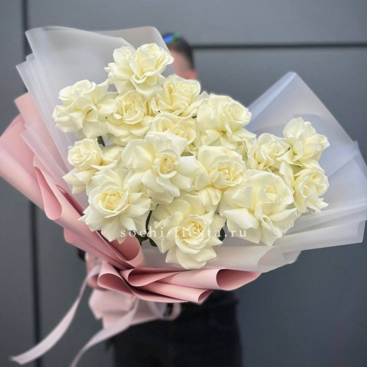 Букет из 15 французских роз Вайт дрим в Великом Новгороде