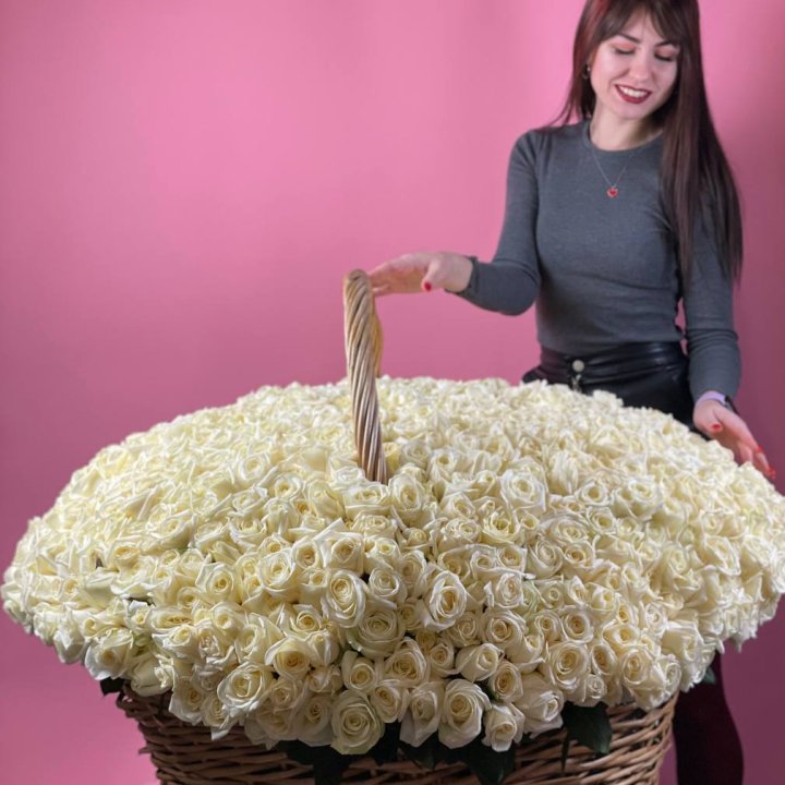 1001 белая роза в Великом Новгороде