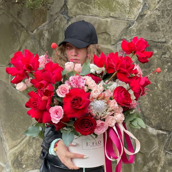 Яркий бокс "Для неё" в Великом Новгороде