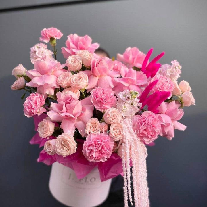 Цветочная коробка "Стелла" с доставкой в Великом Новгороде