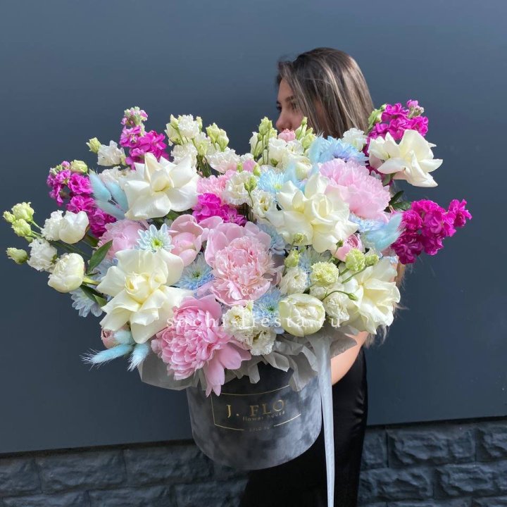 Дизайнерский цилиндр "Пионы гарден" в Великом Новгороде