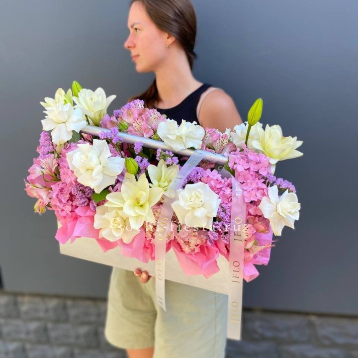 Большой бокс розовый в Великом Новгороде