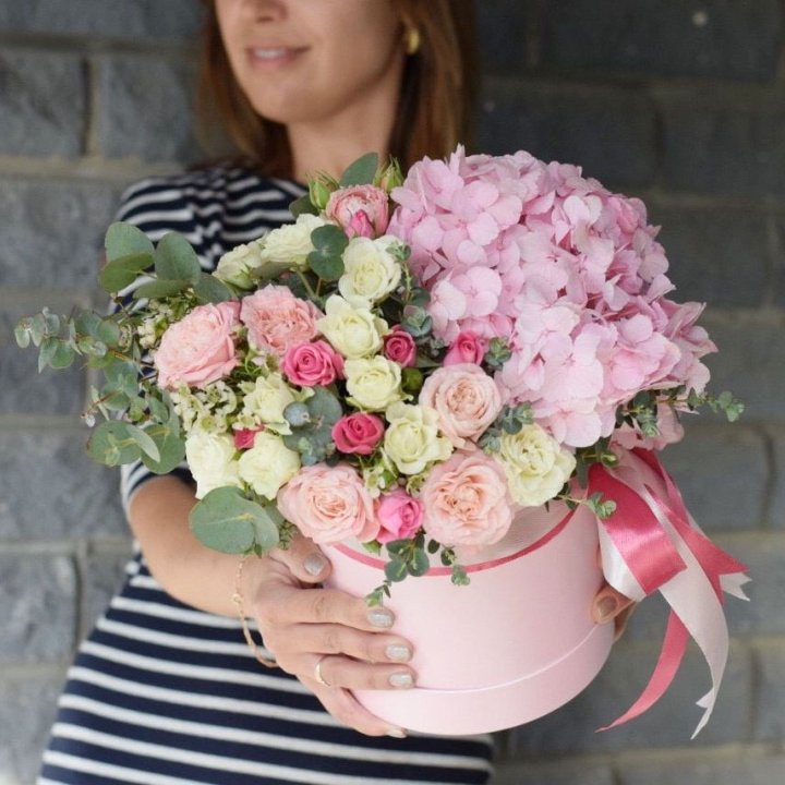 Дизайнерский цилиндр №1 с доставкой в Великом Новгороде