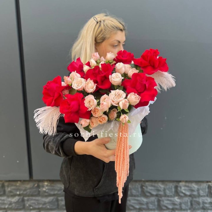 Бокс с нежными розами  в Великом Новгороде