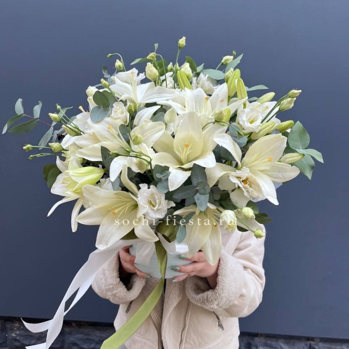 Бокс лилий и эустомы в Великом Новгороде