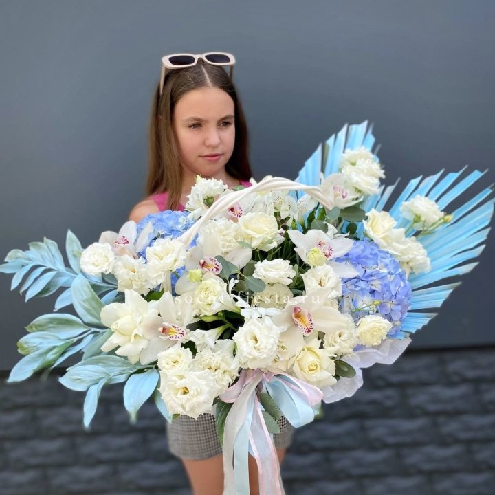 Цветочная корзина "Блю винч" в Великом Новгороде