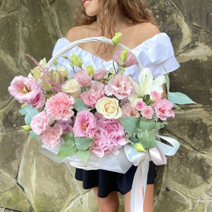 Авторская корзина "Миа" в Великом Новгороде