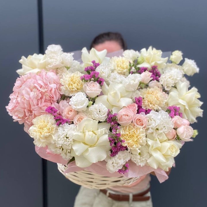 Корзина "Воздушная нежность" в Великом Новгороде