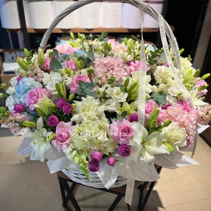 Корзина гигант в Великом Новгороде