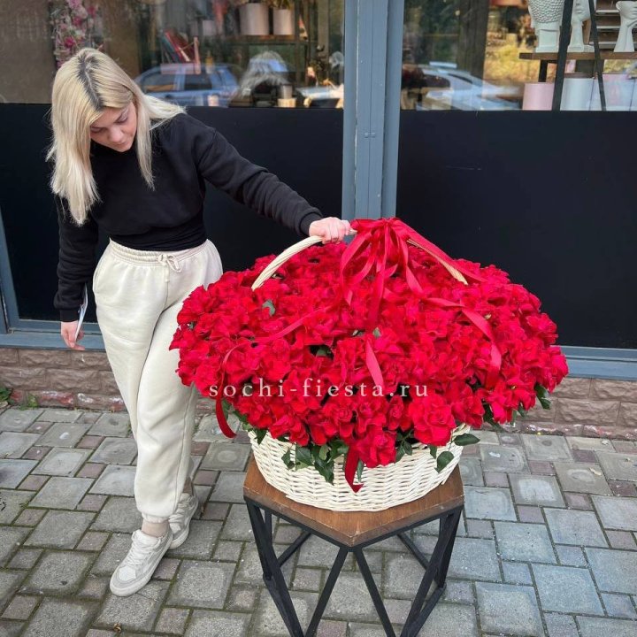 201 французская красная роза в Великом Новгороде