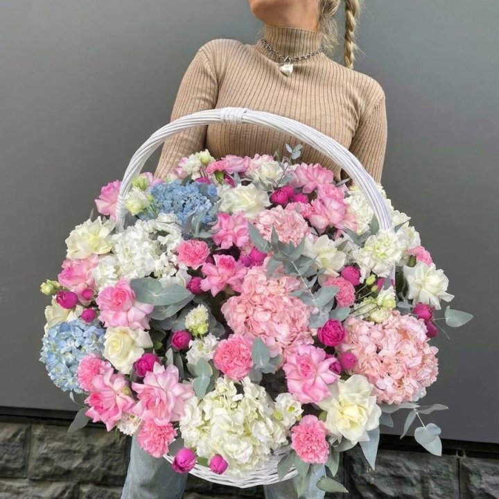 Цветочная корзина №3 с доставкой в Великом Новгороде