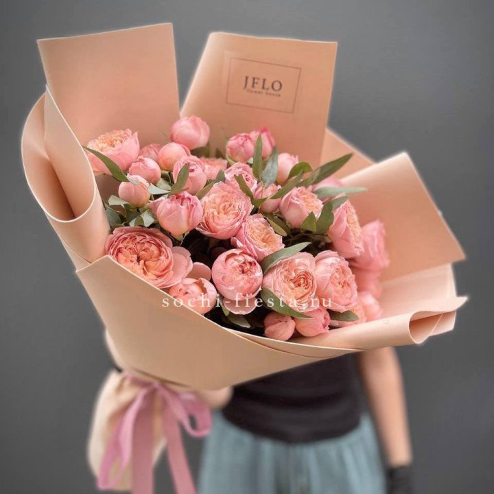 Букет из 9 кустовых роз Джульетта в Великом Новгороде