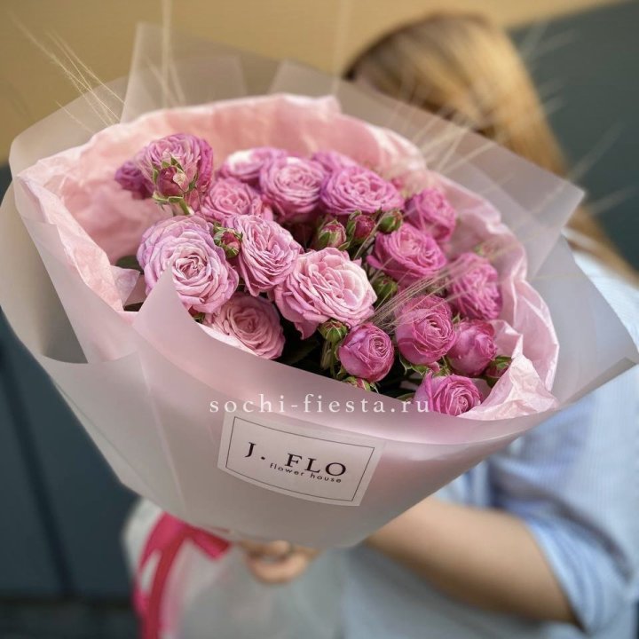 Пионовидные розы Мадам Бомбастик Pink в Великом Новгороде