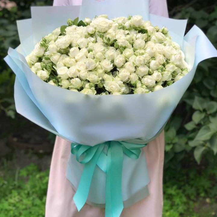 51 белая кустовая роза в Великом Новгороде