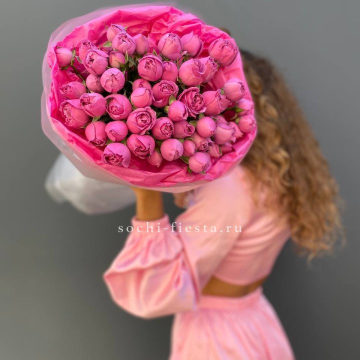 Букет из пионовидных роз  в Великом Новгороде