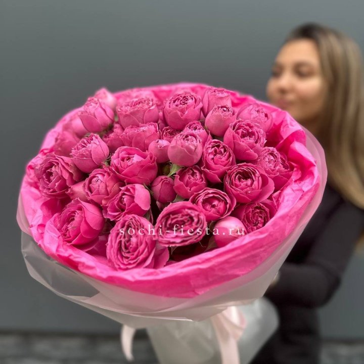 Букет из пионовидных роз  в Великом Новгороде