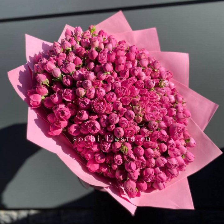 151 кустовая роза в Великом Новгороде