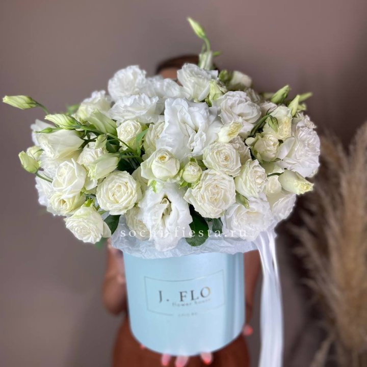 Бокс кустовых роз и эустомы  в Великом Новгороде