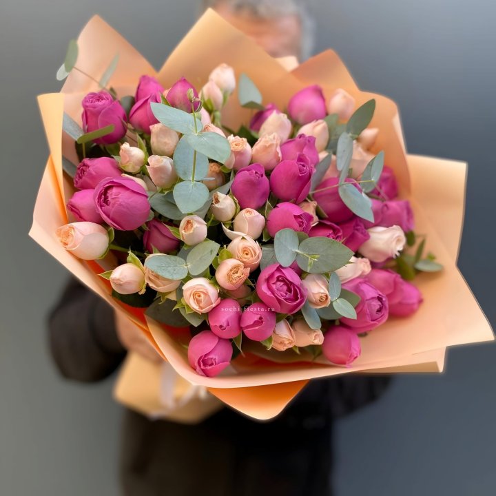 Букет кустовых роз Тендернес в Великом Новгороде