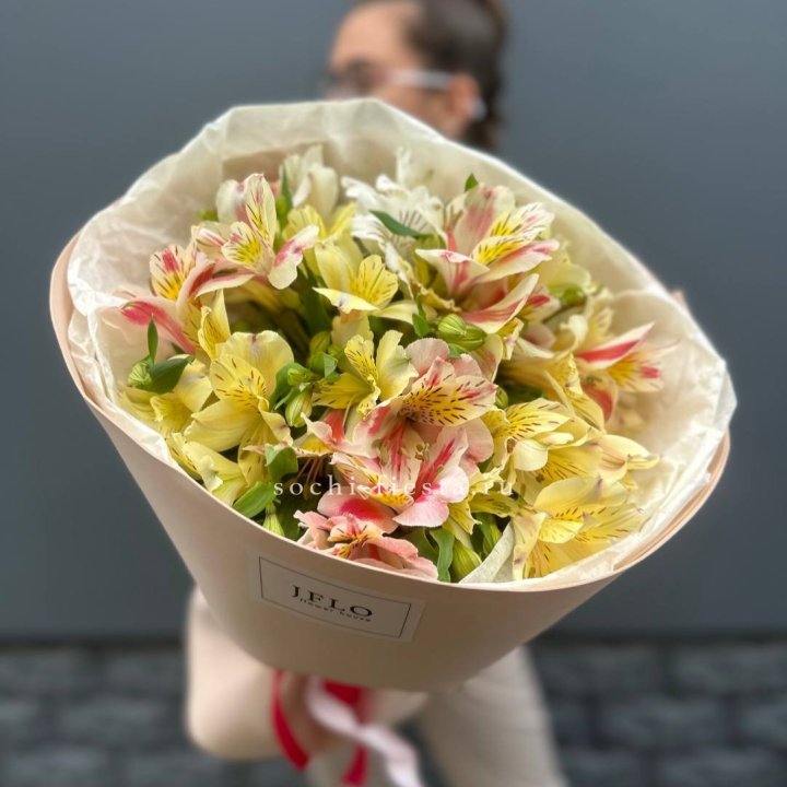 Альстромерии в нежном оформлении в Великом Новгороде