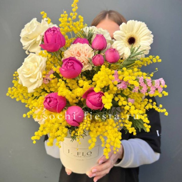 Цветы в боксе "Слобода" в Великом Новгороде