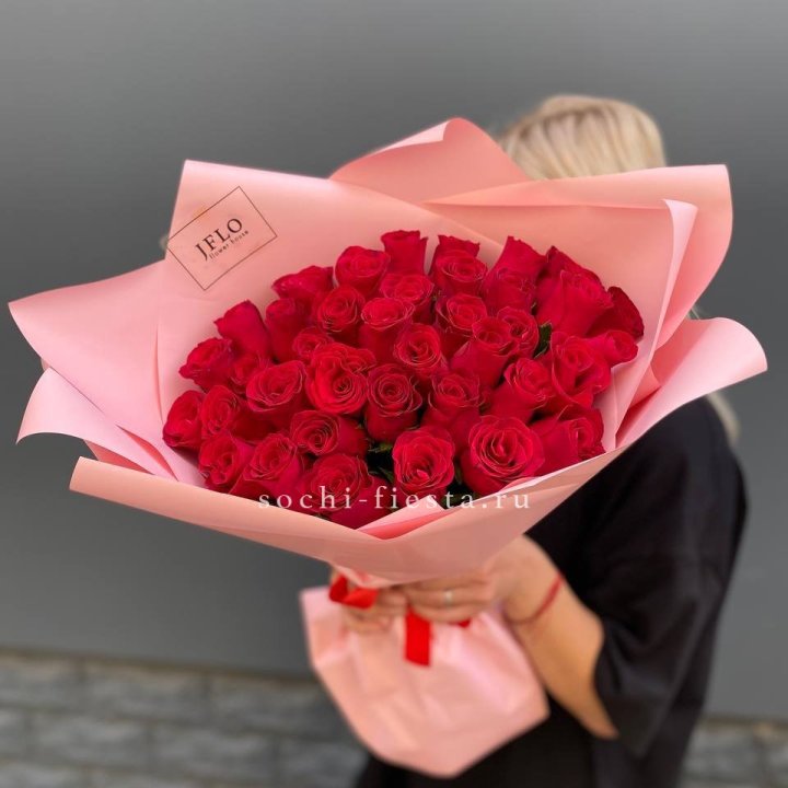 35 красных роз в Великом Новгороде