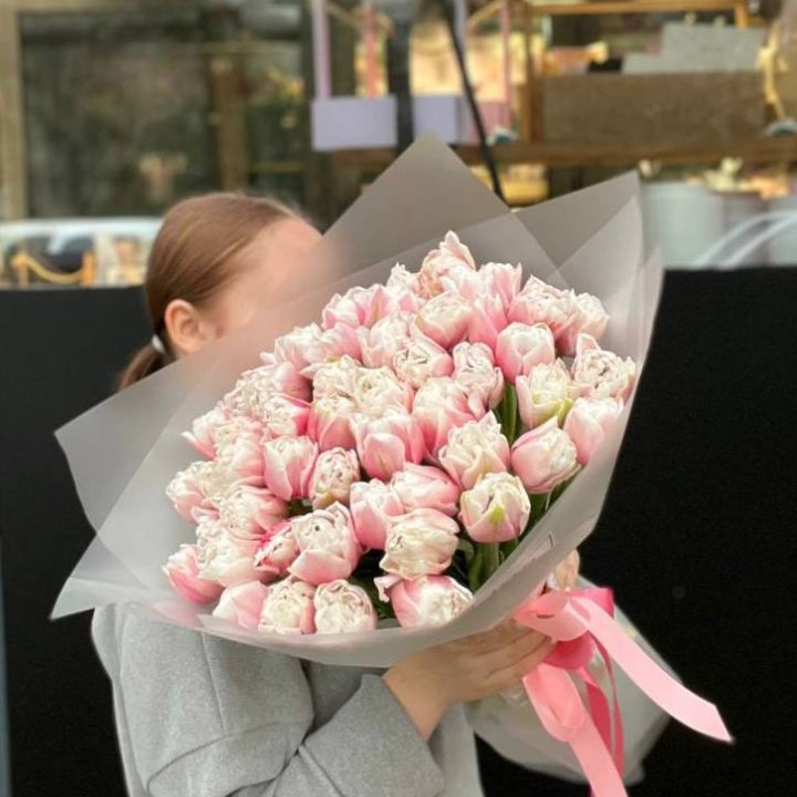 51 нежный тюльпан в Великом Новгороде