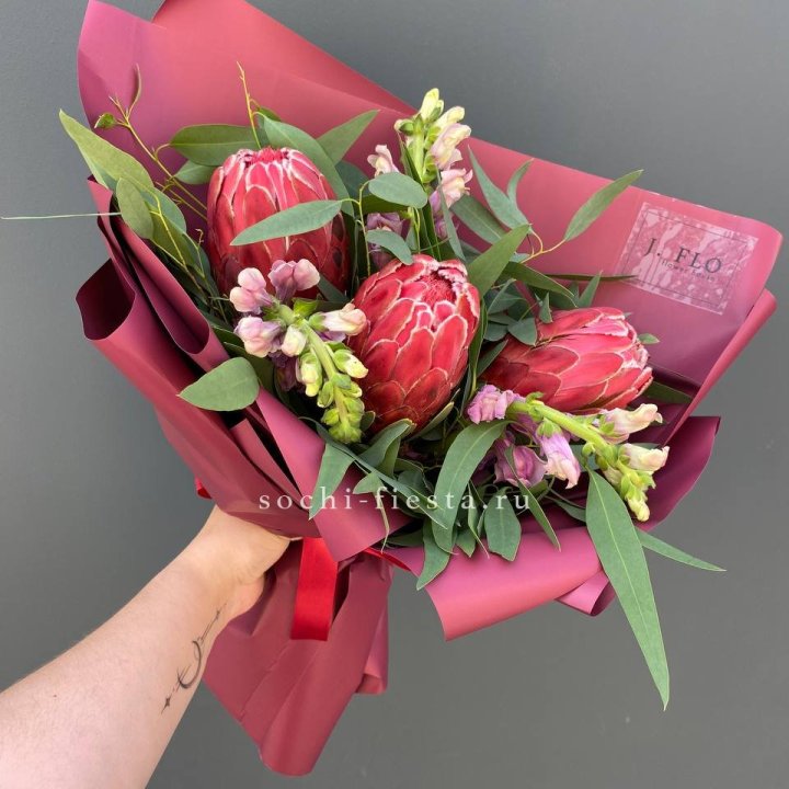 Букет из протеи "Квин" в Великом Новгороде