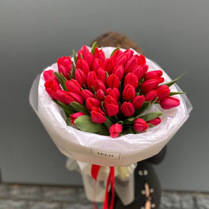 51 тюльпан "Любовь" в Великом Новгороде