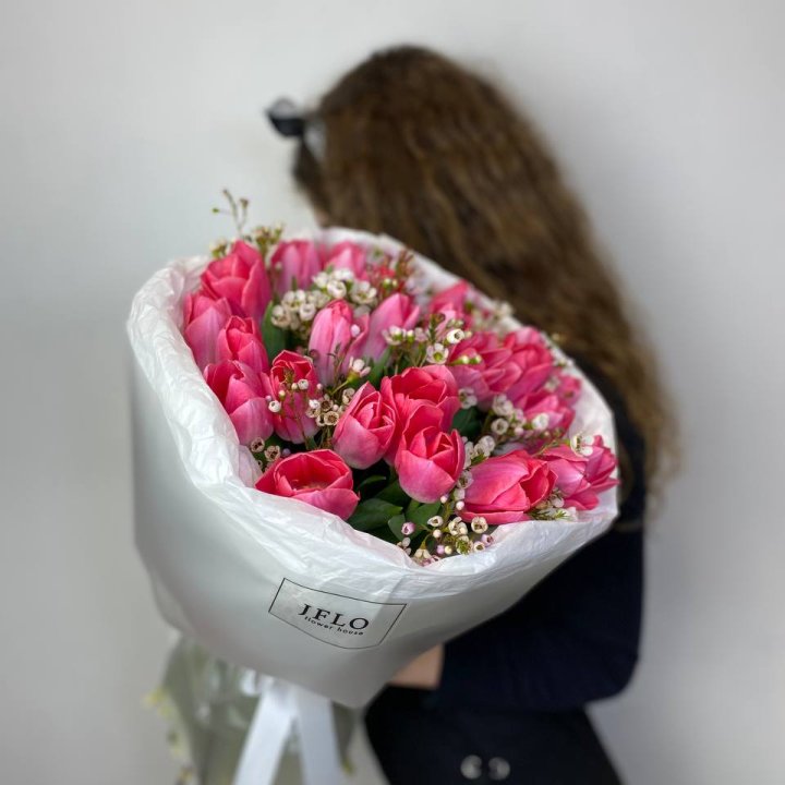 Дуо тюльпаны с хамелациумом в Великом Новгороде