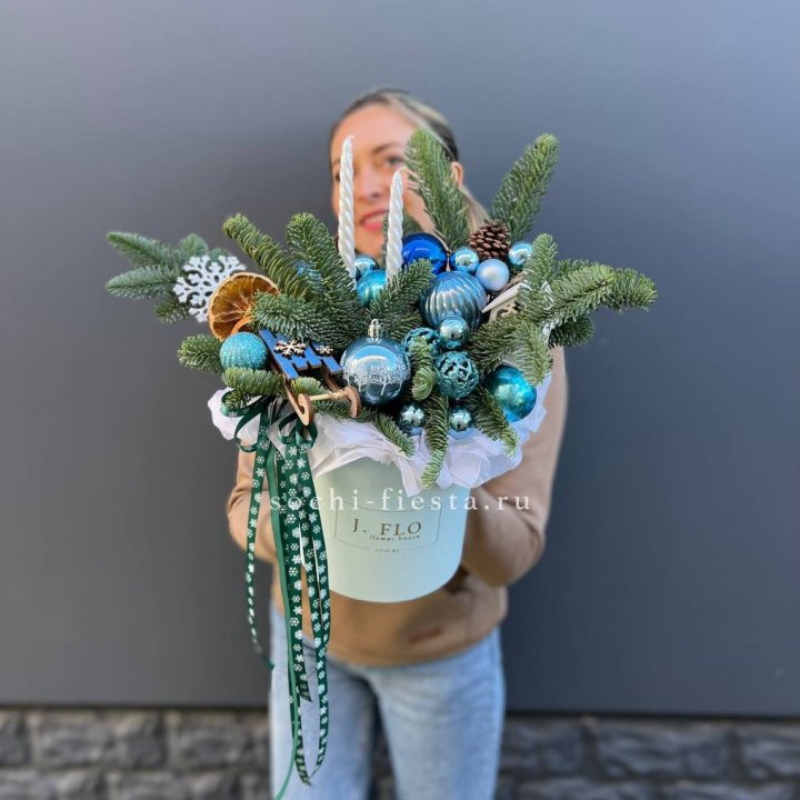 Композиция "Мери крисмас блю" в Великом Новгороде