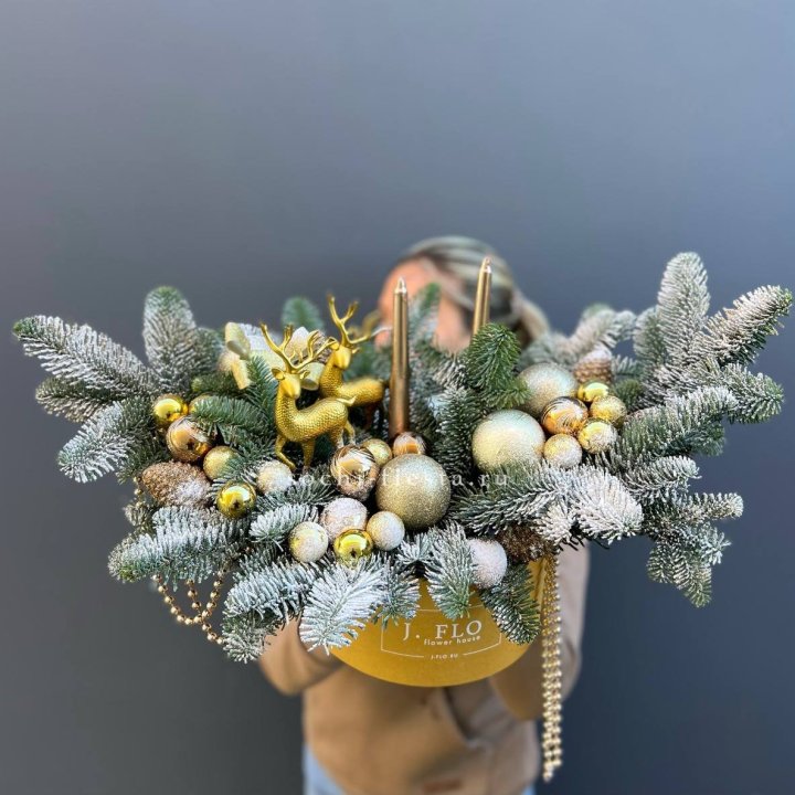 Композиция "Мери крисмас голд" в Великом Новгороде