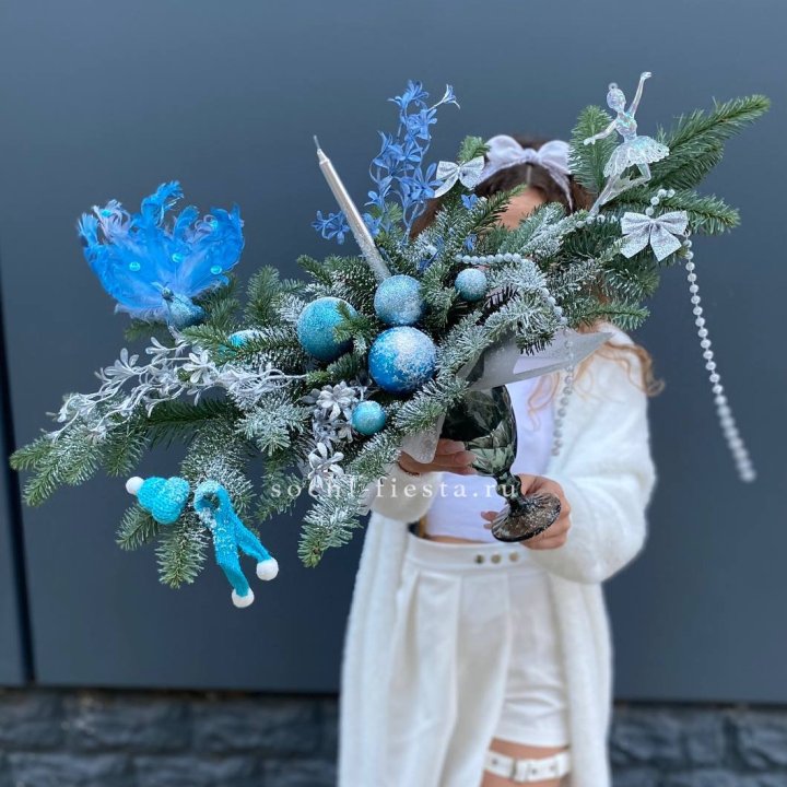 Композиция в бокале голубая в Великом Новгороде